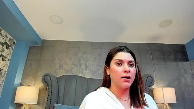 Snapshot of SophiaLaurens chatting on 02-08-25, 05:08 SophiaLaurens online show from 02-08-25, 05:08