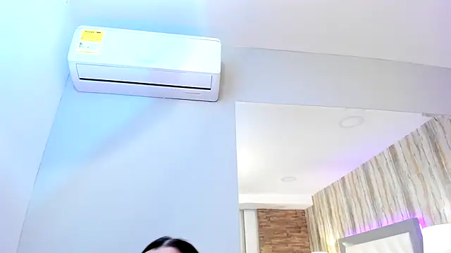 Snapshot of SophiaLaurens chatting on 02-08-25, 06:01 SophiaLaurens online show from 02-08-25, 06:01