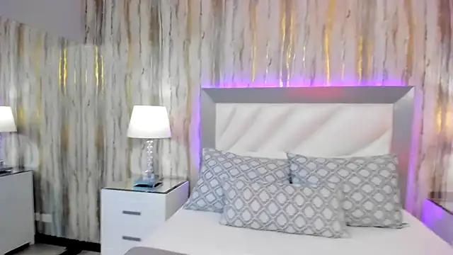 Snapshot of SophiaLaurens chatting on 02-11-25, 04:13 SophiaLaurens online show from 02-11-25, 04:13