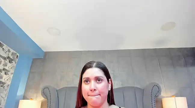 Snapshot of SophiaLaurens chatting on 02-18-25, 06:37 SophiaLaurens online show from 02-18-25, 06:37