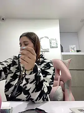 Snapshot of SophiaLaurens chatting on 02-27-25, 03:37 SophiaLaurens online show from 02-27-25, 03:37