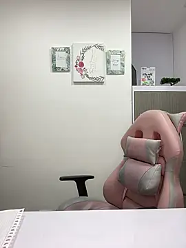 Snapshot of SophiaLaurens chatting on 03-23-25, 08:15 SophiaLaurens online show from 03-23-25, 08:15