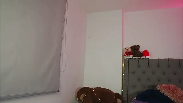 Tiana sanders online show from 11-11-25, 02:11