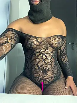 Snapshot of Africanbootie chatting on 02-05-25, 12:17 Africanbootie online show from 02-05-25, 12:17