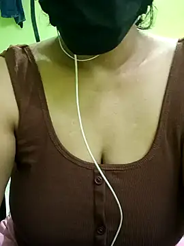 Snapshot of Aishu-tamil09 chatting on 12-17-24, 06:35 Aishu-tamil09 online show from 12-17-24, 06:35