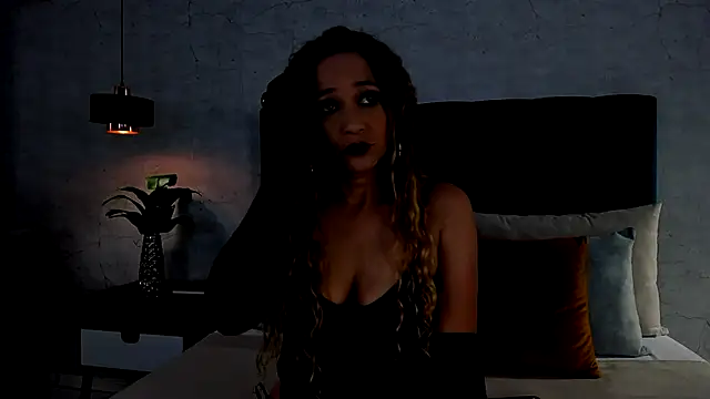 Luna18Pink online show from 10-29-25, 01:13