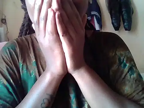 Queen loveer online show from 10-11-25, 06:56