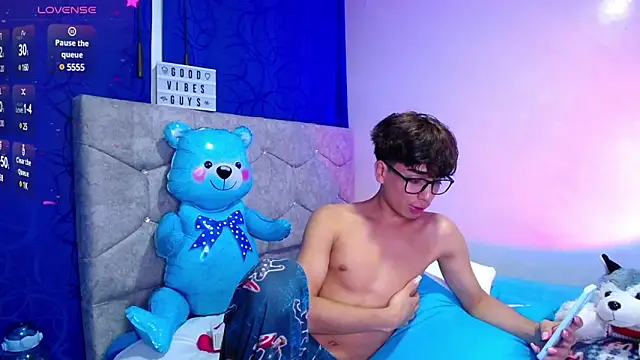 OwenBluee online show from 12-02-24, 09:02