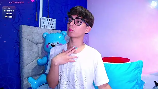 OwenBluee online show from 12-07-24, 07:38