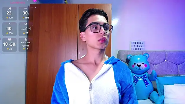 OwenBluee online show from 01-18-25, 06:13