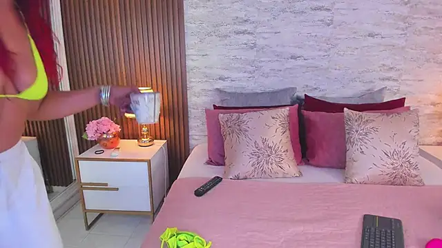 AndreaPink2024 online show from 10-18-25, 12:50