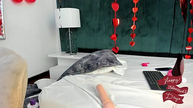 Snapshot of PandoraB_ chatting on 02-13-25, 02:20 PandoraB online show from 02-13-25, 02:20