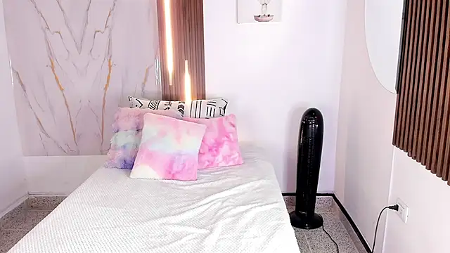 mia six66 online show from 12-18-25, 12:11