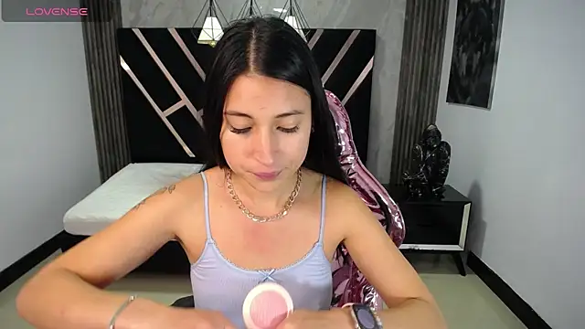 lizzyluk ch online show from 01-21-25, 03:54