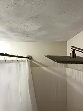 Snapshot of rayyymack chatting on 11-17-25, 11:43 rayyymack online show from 11-17-25, 11:43