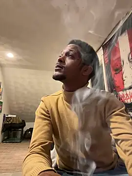 Snapshot of rayyymack chatting on 11-19-25, 12:21 rayyymack online show from 11-19-25, 12:21