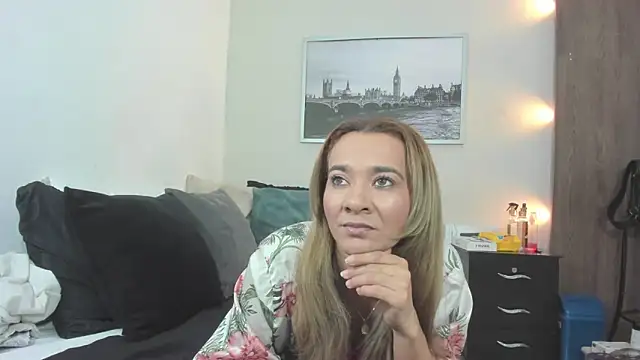 penelope handaos online show from 10-07-25, 03:09