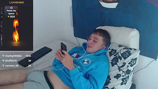 Dylanwhite23  online show from 01-05-25, 09:05