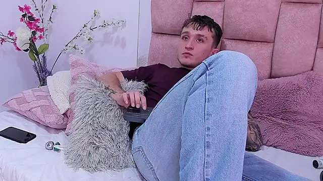 Dylanwhite23  online show from 02-23-25, 10:39