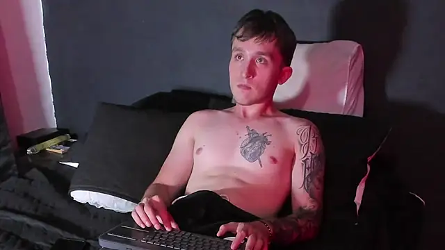 Dylanwhite23  online show from 09-25-25, 12:14