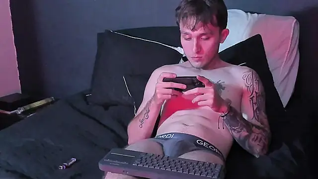 Dylanwhite23  online show from 10-01-25, 04:40