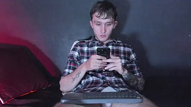 Dylanwhite23  online show from 11-18-25, 03:12