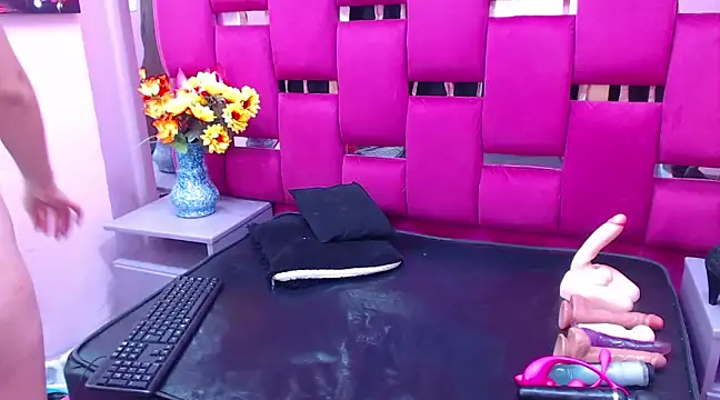 Snapshot of Lya_Anal chatting on 02-13-25, 06:20 Lya Anal online show from 02-13-25, 06:20