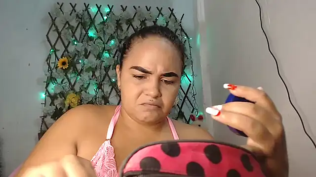 Snapshot of alinsonhot29 chatting on 12-29-24, 02:06 alinsonhot29 online show from 12-29-24, 02:06