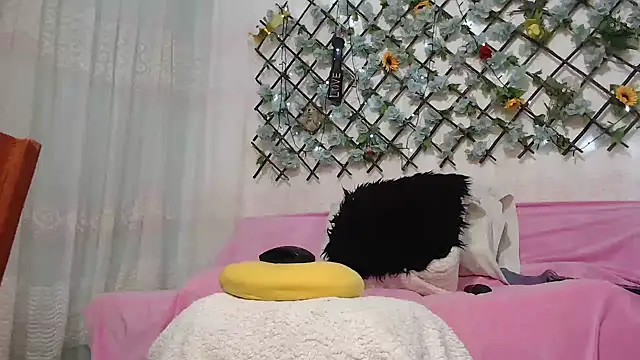 Snapshot of alinsonhot29 chatting on 03-05-25, 02:14 alinsonhot29 online show from 03-05-25, 02:14