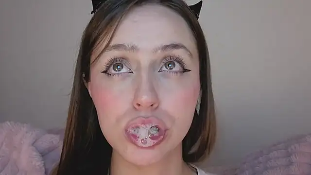 SofiaGc online show from 11-13-25, 04:44