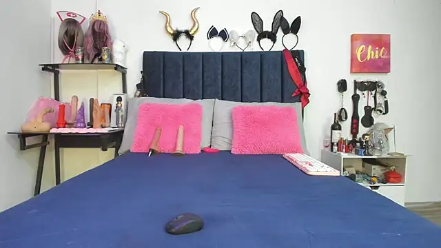 emmily giraldo online show from 11-13-25, 01:10