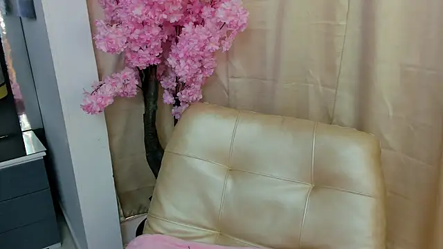 Snapshot of _cat_18 chatting on 01-16-25, 01:47  cat 18 online show from 01-16-25, 01:47