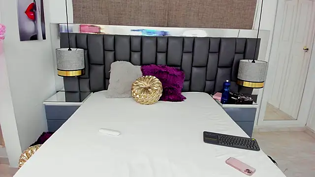 Snapshot of _cat_18 chatting on 02-13-25, 01:59  cat 18 online show from 02-13-25, 01:59