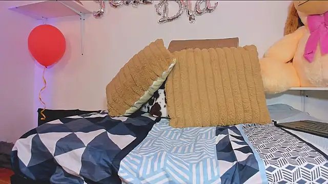 Snapshot of thin_princess chatting on 02-18-25, 07:19 thin princess online show from 02-18-25, 07:19