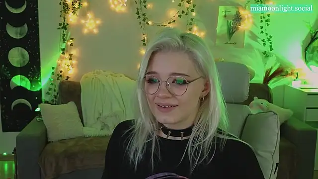 Moonlight Mia online show from 01-22-25, 06:31