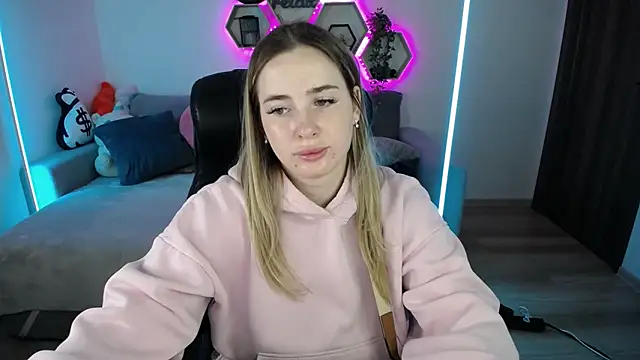 SabrinViolet online show from 10-18-25, 08:04