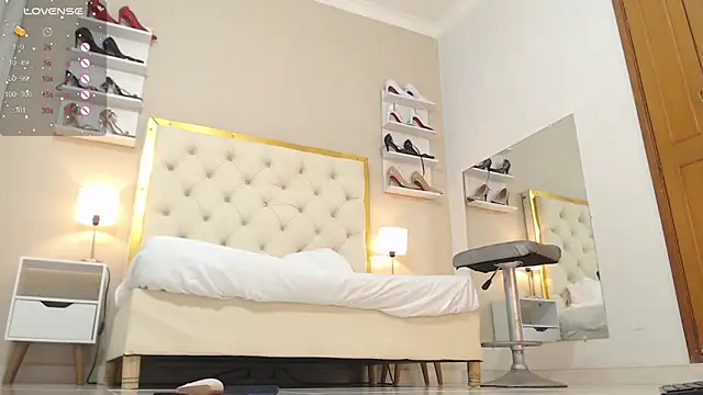 Sara Gomez online show from 10-30-25, 03:52