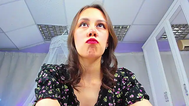 Snapshot of SofiaSolar chatting on 02-24-25, 11:21 SofiaSolar online show from 02-24-25, 11:21