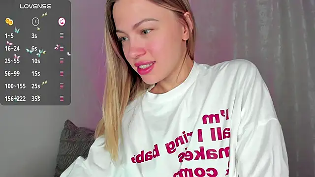 Snapshot of damn_cutie chatting on 02-14-25, 08:48 damn cutie online show from 02-14-25, 08:48