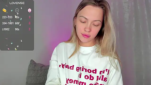 Snapshot of damn_cutie chatting on 02-14-25, 11:53 damn cutie online show from 02-14-25, 11:53