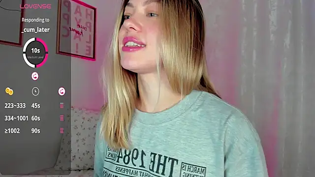 Snapshot of damn_cutie chatting on 03-12-25, 11:12 damn cutie online show from 03-12-25, 11:12