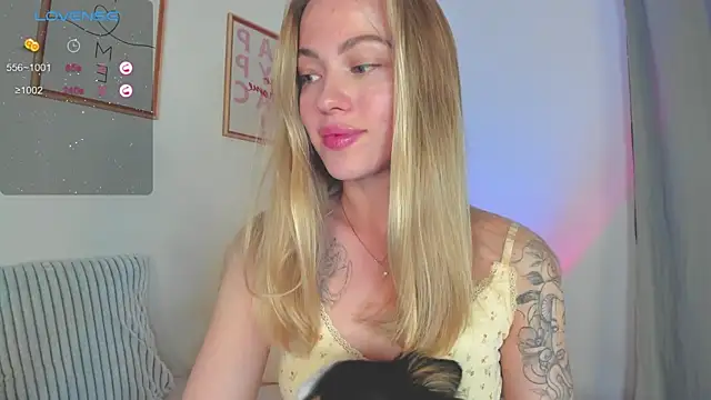 Snapshot of damn_cutie chatting on 09-19-25, 07:25 damn cutie online show from 09-19-25, 07:25