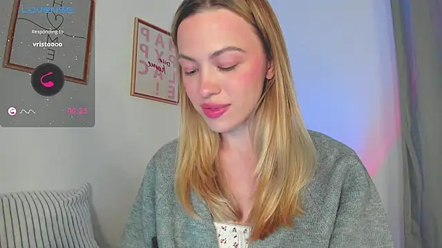 Snapshot of damn_cutie chatting on 09-29-25, 06:13 damn cutie online show from 09-29-25, 06:13