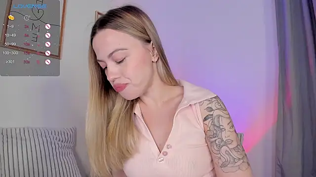 Snapshot of damn_cutie chatting on 11-22-25, 04:06 damn cutie online show from 11-22-25, 04:06