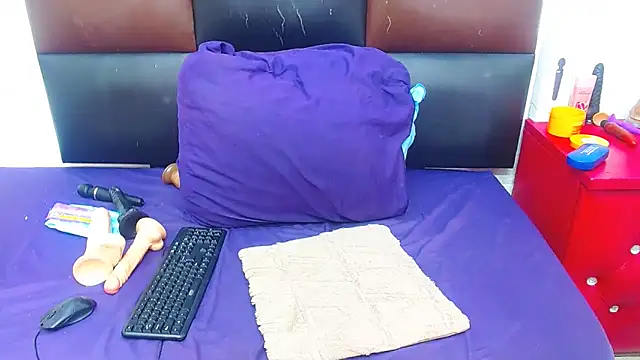 Snapshot of Brookylynbrownxx chatting on 02-03-25, 12:03 Brookylynbrownxx online show from 02-03-25, 12:03