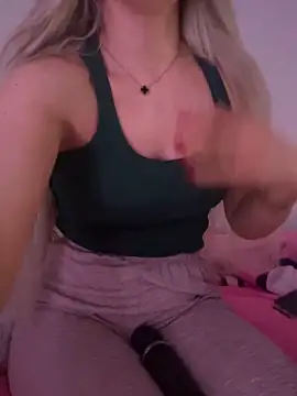 Holly-Glamour online show from 12-19-25, 02:18