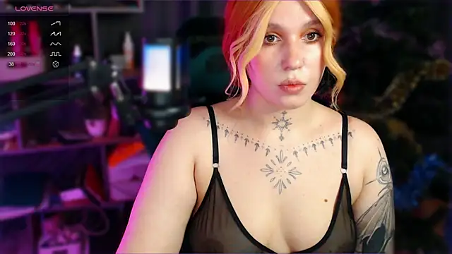 Snapshot of The_Full_Red_Moon chatting on 12-12-24, 03:05 The Full Red Moon online show from 12-12-24, 03:05