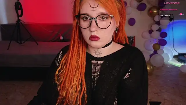 Snapshot of The_Full_Red_Moon chatting on 10-18-25, 09:21 The Full Red Moon online show from 10-18-25, 09:21