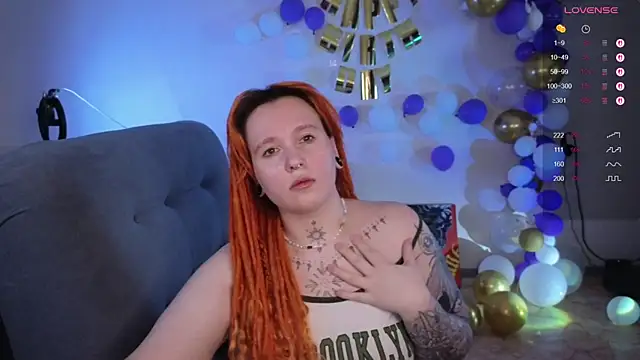 Snapshot of The_Full_Red_Moon chatting on 10-19-25, 12:06 The Full Red Moon online show from 10-19-25, 12:06