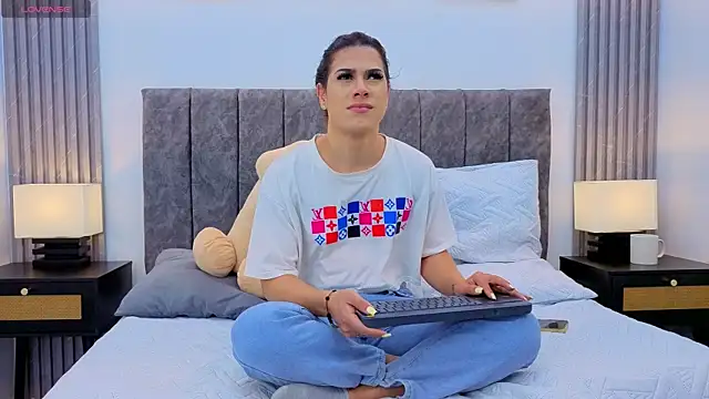 Luciana Ortiz1 online show from 11-04-25, 02:05